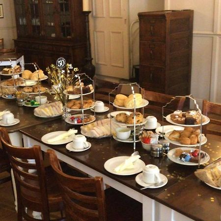 The Corner House Hotel Аннан Екстер'єр фото