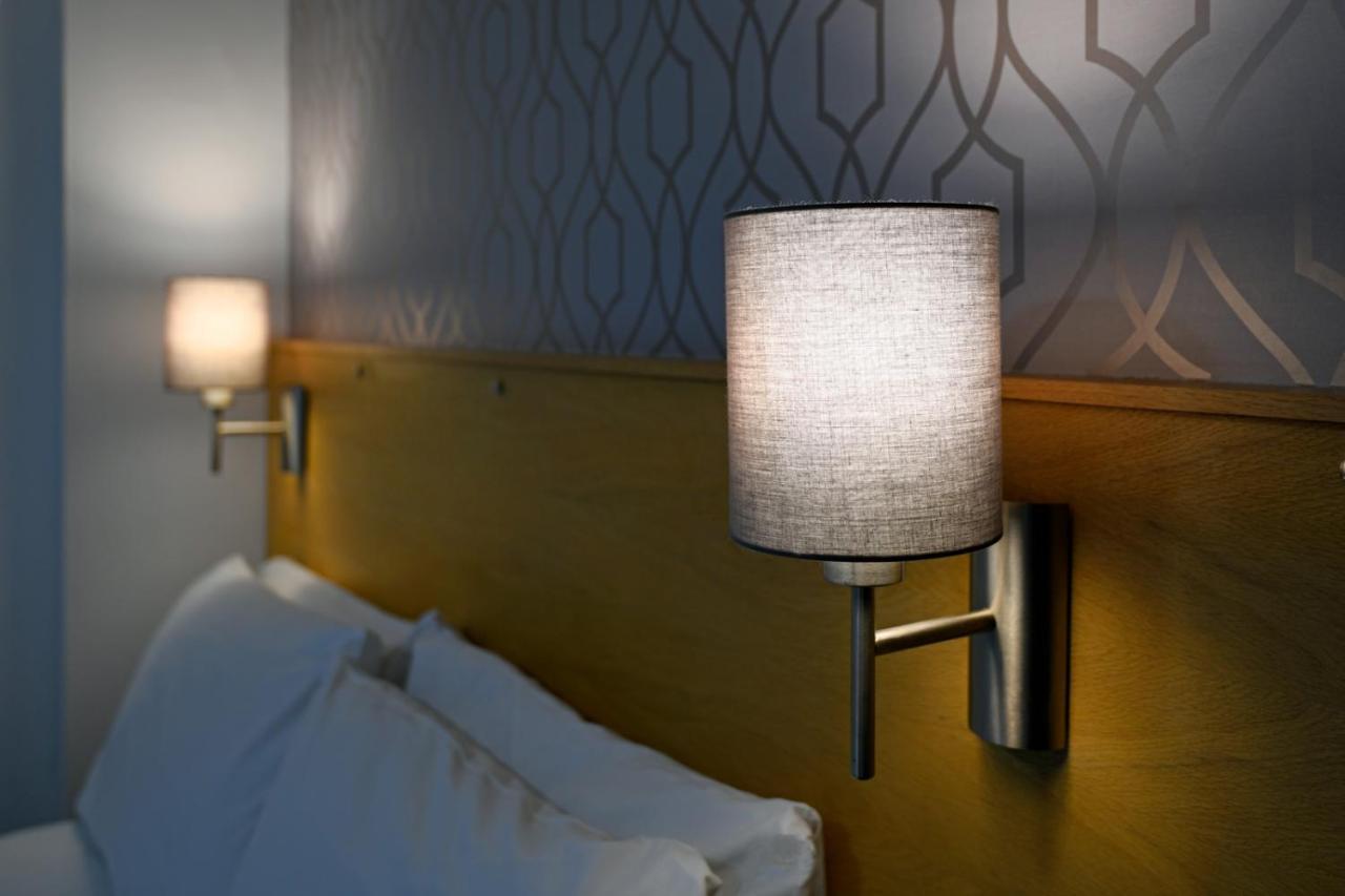 The Corner House Hotel Аннан Екстер'єр фото