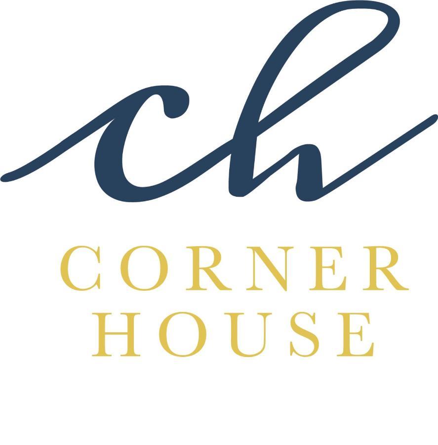 The Corner House Hotel Аннан Екстер'єр фото