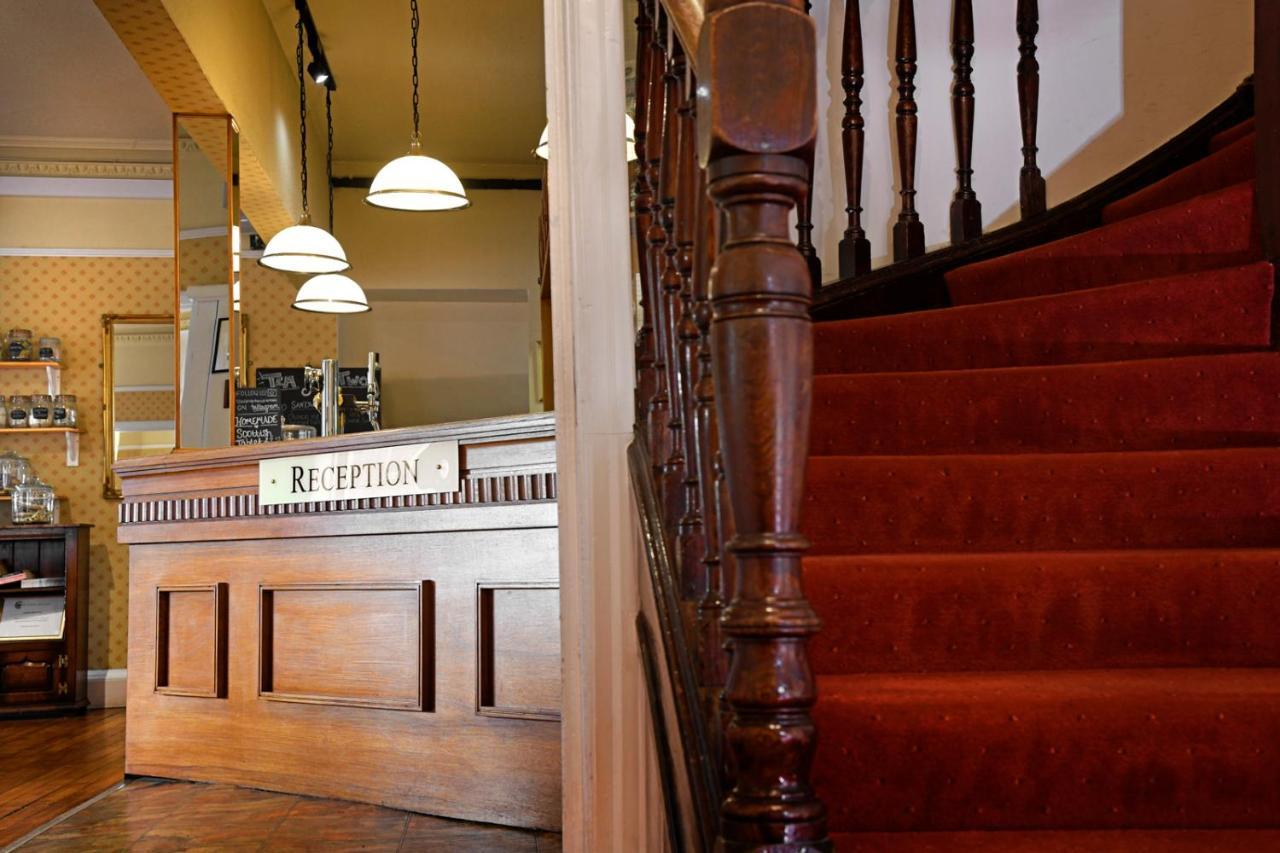 The Corner House Hotel Аннан Екстер'єр фото